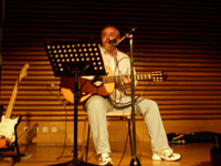Gonzalo Montero actuando en el C. C. Pealba