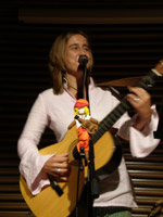 Menchu actuando en el C. C. Pealba