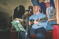 Gonzalo Montero actuando en "El Rinc�n del Arte Nuevo"
