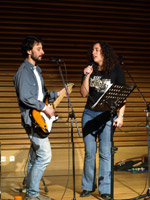 Carlos de Abu�n acompa�ado por Leticia actuando en el C. C. Pe�alba