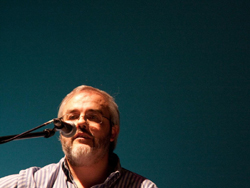 Gonzalo Montero en Canciones al Filo -- Fotograf�a de Chema Lara